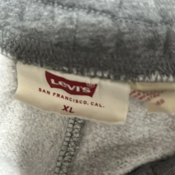 Vintage Levi Baggy Grey Shorts - Picture 3 of 4